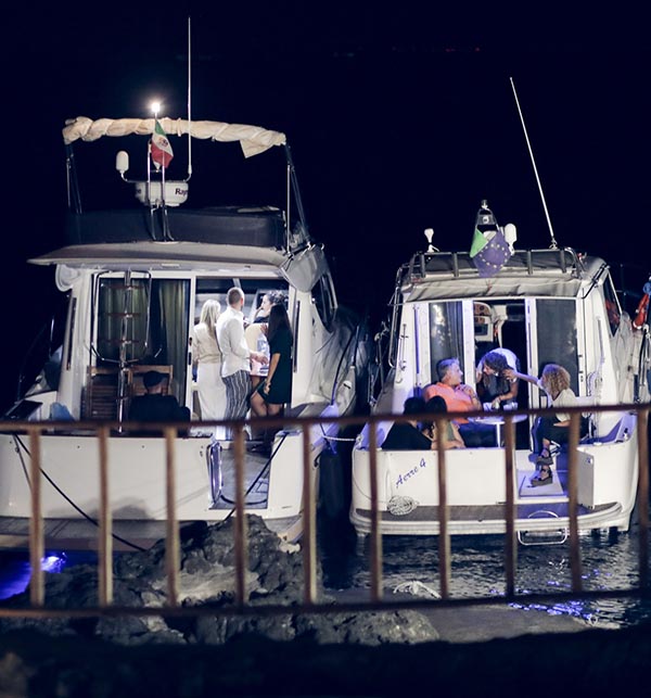 Aperipranzo e cena a bordo al tramonto