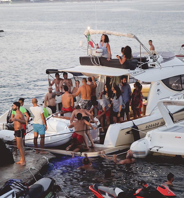 Charter al tramonto sul Golfo di Squillace, ospiti a bordo