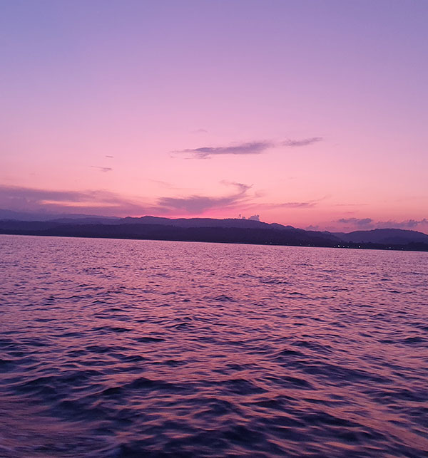 Cielo lilla sull'Ionio