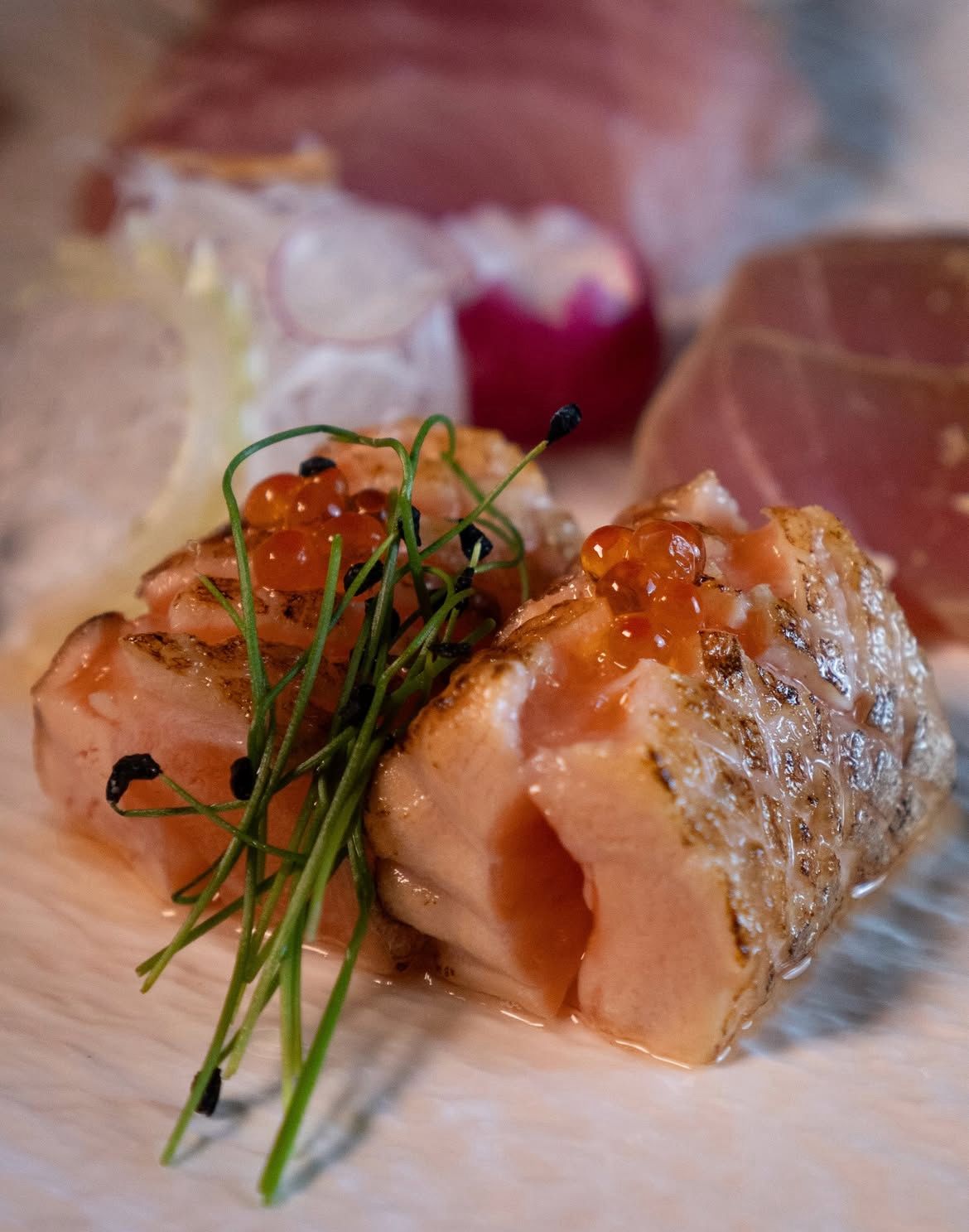 Aburi di salmone con uova di salmone — Kurama Squillace